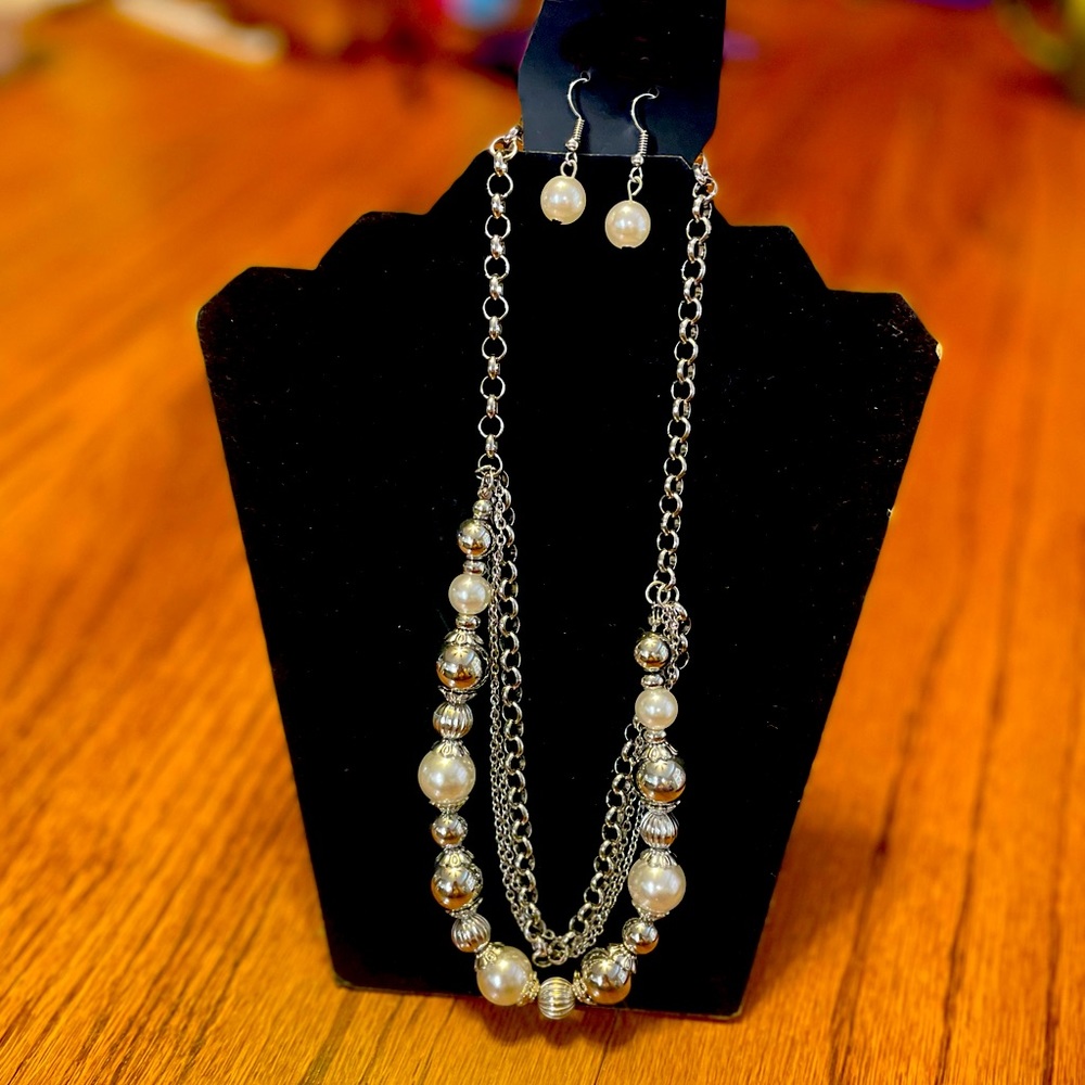 Pearl necklace WITH Pearl earrings